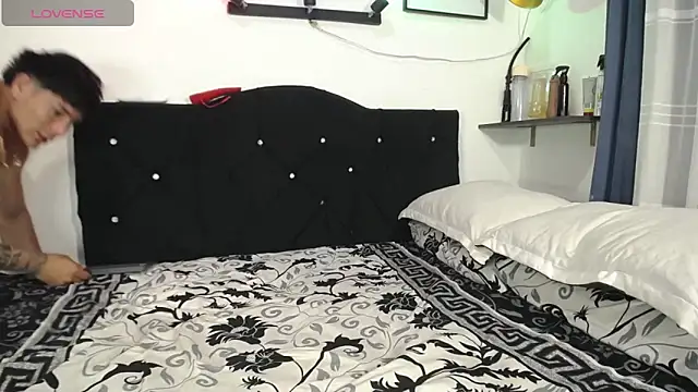 Tomas and liam online show from 04-11-26, 03:36