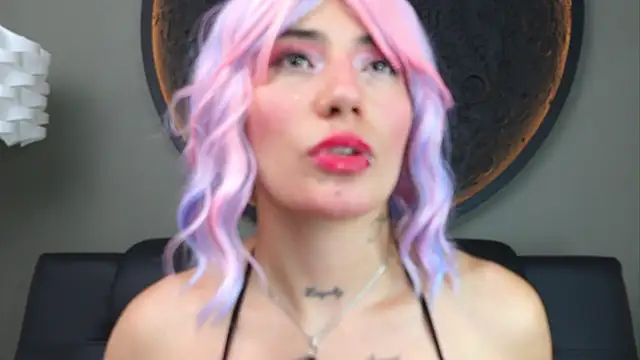 Snapshot of miss_sharlotte18 chatting on 10-10-25, 07:04 miss sharlotte18 online show from 10-10-25, 07:04