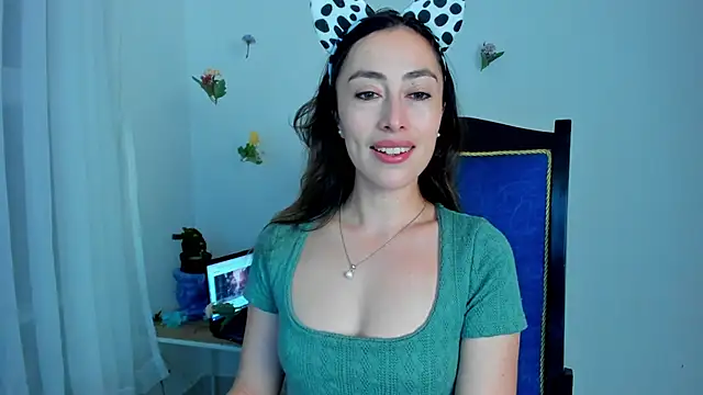 Snapshot of Amatiista chatting on 02-19-25, 10:45 Amatiista online show from 02-19-25, 10:45