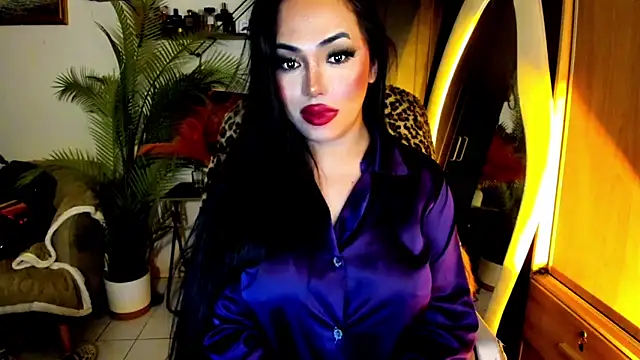 Snapshot of BigDominaMia chatting on 06-11-26, 09:34 BigDominaMia online show from 06-11-26, 09:34