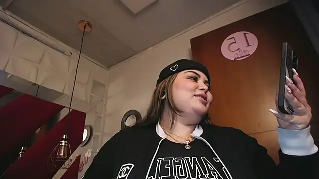 Snapshot of Penelope_Tits chatting on 06-20-26, 02:27 Penelope Tits online show from 06-20-26, 02:27