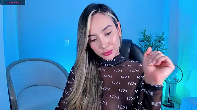 NiaBennet  online show from 10-14-25, 11:25