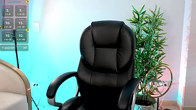 NiaBennet  online show from 04-11-26, 02:08