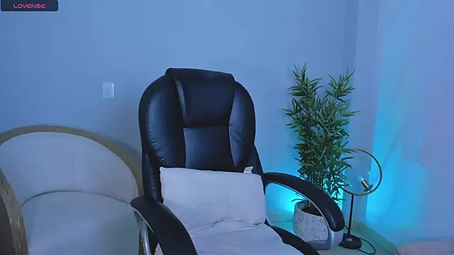 NiaBennet  online show from 10-24-25, 09:25