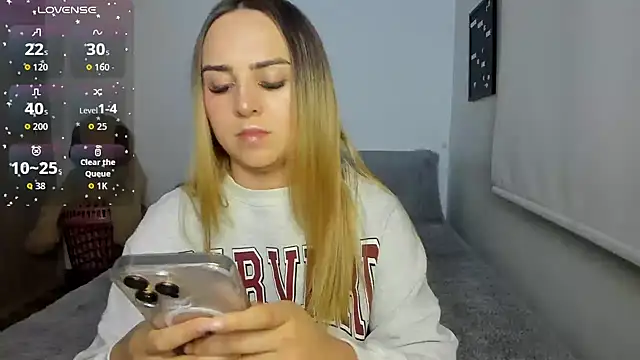 sophi mooreno online show from 12-18-25, 03:11