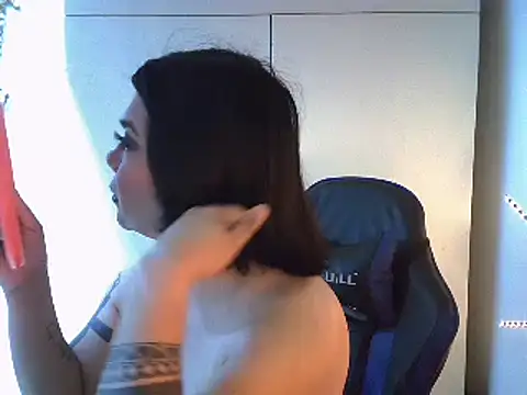 StrawberryWine07 online show from 02-09-25, 06:54