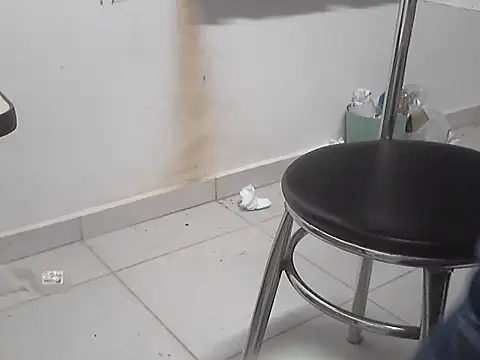 Snapshot of oliveira3tt chatting on 11-10-25, 05:18 oliveira3tt online show from 11-10-25, 05:18