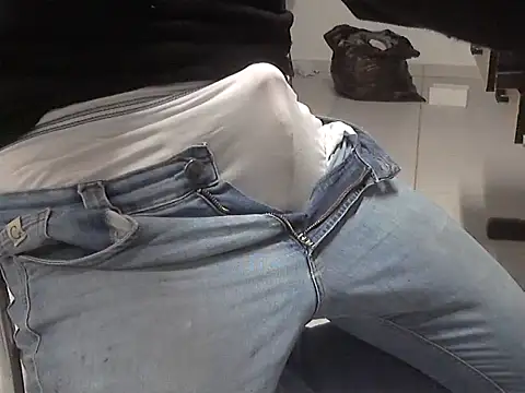 Snapshot of oliveira3tt chatting on 09-09-25, 11:30 oliveira3tt online show from 09-09-25, 11:30