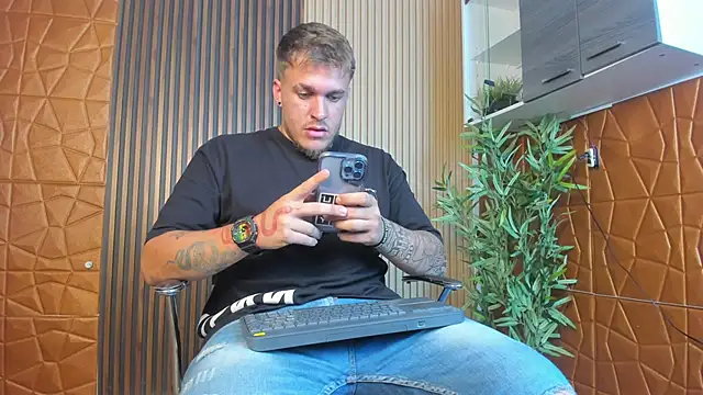 Snapshot of keane_lee chatting on 03-14-25, 08:17 keane lee online show from 03-14-25, 08:17