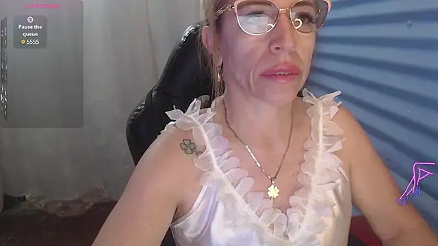 Chayla Ruiz online show from 06-16-26, 11:21