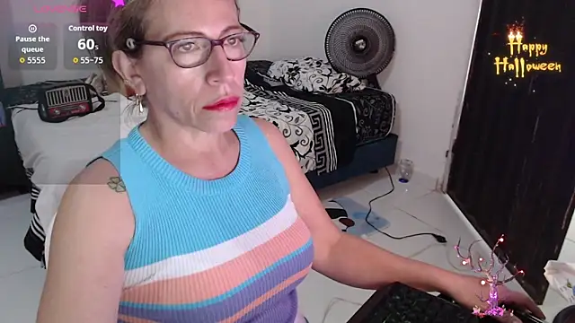 Chayla Ruiz online show from 10-20-25, 07:58