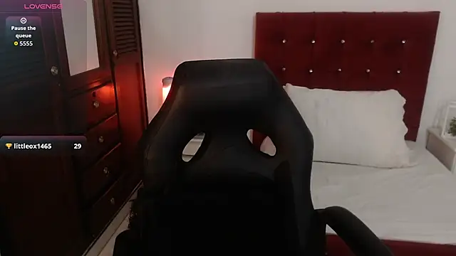 Wanda Milf online show from 10-28-25, 09:47