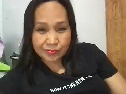 Snapshot of Lhadycarolyn chatting on 02-22-25, 04:40 Lhadycarolyn online show from 02-22-25, 04:40