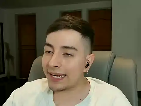Snapshot of Jhoan_saenz chatting on 09-22-25, 10:27 Jhoan saenz online show from 09-22-25, 10:27