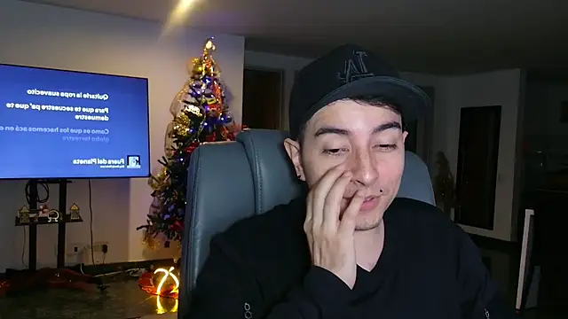 Jhoan saenz online show from 11-29-25, 01:17