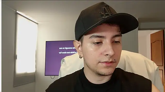 Snapshot of Jhoan_saenz chatting on 10-10-25, 04:52 Jhoan saenz online show from 10-10-25, 04:52