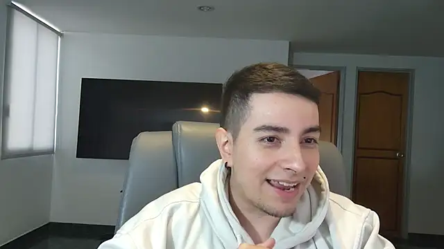 Jhoan saenz online show from 11-11-25, 09:09