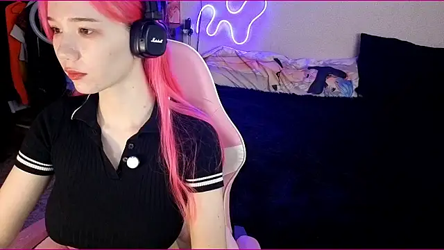 Snapshot of Maya_Viola chatting on 10-12-25, 06:26 Maya Viola online show from 10-12-25, 06:26