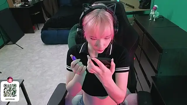 Maya Viola online show from 04-15-26, 05:35