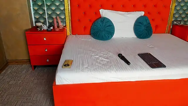 VallerieJones online show from 10-24-25, 07:46