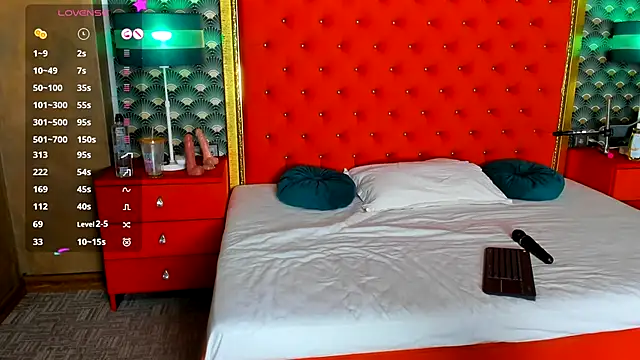 VallerieJones online show from 11-28-25, 03:17