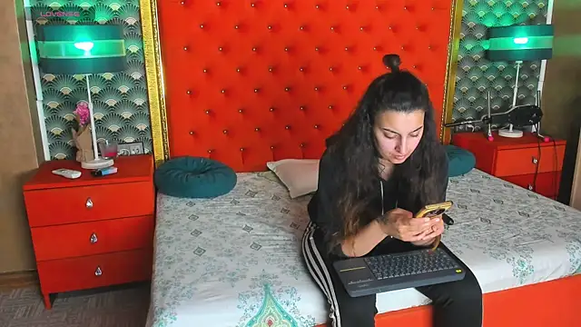 VallerieJones online show from 05-19-26, 07:59