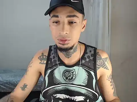 Snapshot of emiliano_hottt chatting on 12-15-24, 09:56 emiliano hottt online show from 12-15-24, 09:56