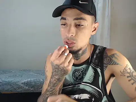 Snapshot of emiliano_hottt chatting on 12-15-24, 07:53 emiliano hottt online show from 12-15-24, 07:53