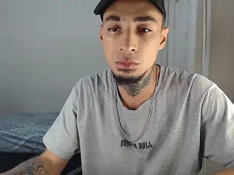Snapshot of emiliano_hottt chatting on 01-26-25, 07:20 emiliano hottt online show from 01-26-25, 07:20