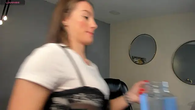 MaryLewis  online show from 01-12-26, 01:07