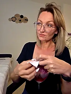 MissMialicious online show from 03-11-26, 03:39