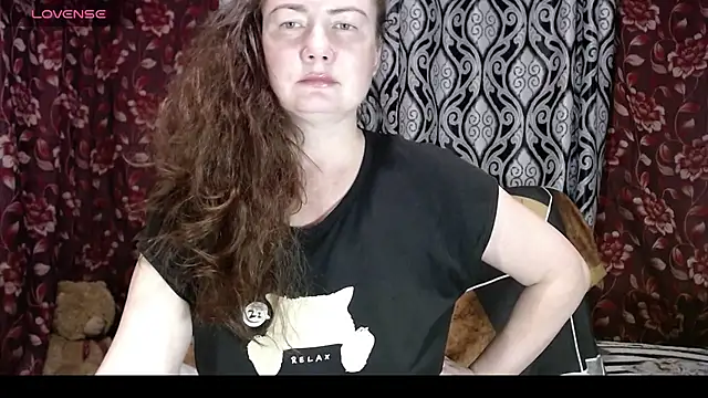 EmilyDoth online show from 10-11-25, 01:34