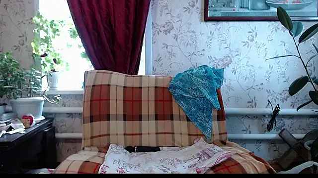 EmilyDoth online show from 04-19-26, 06:36