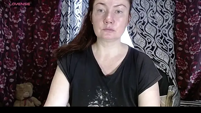 EmilyDoth online show from 10-17-25, 03:21