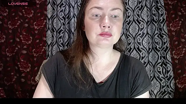 EmilyDoth online show from 11-17-25, 02:04