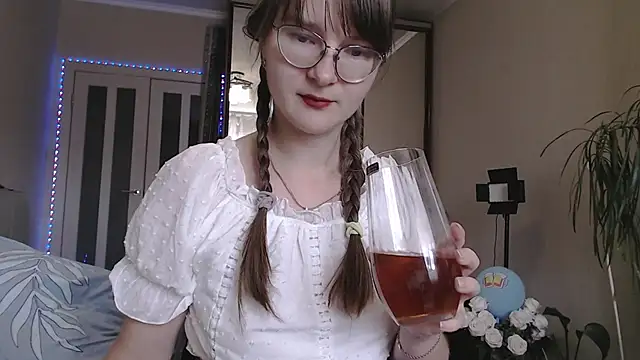 KiraGoldens online show from 09-30-25, 07:25