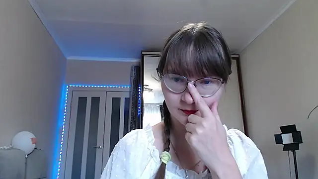 KiraGoldens online show from 09-26-25, 05:14