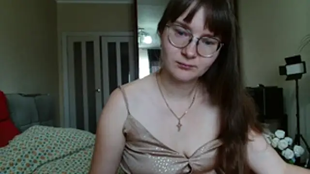 KiraGoldens online show from 06-17-26, 06:24