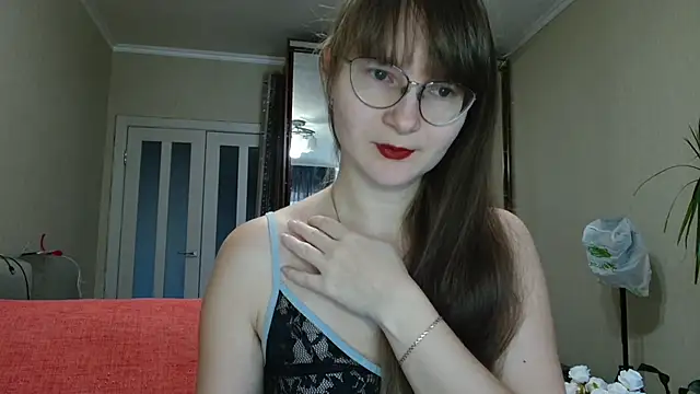 KiraGoldens online show from 10-18-25, 06:04