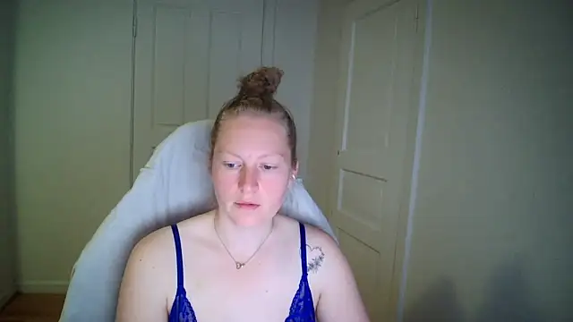 Girlnina-1995 online show from 05-20-26, 06:10