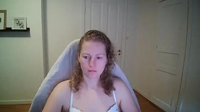 Girlnina-1995 online show from 11-17-25, 10:19