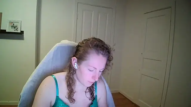 Girlnina-1995 online show from 12-04-25, 10:03