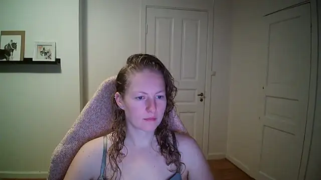 Snapshot of Girlnina-1995 chatting on 10-07-25, 05:52 Girlnina-1995 online show from 10-07-25, 05:52