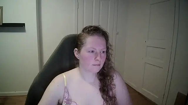 Snapshot of Girlnina-1995 chatting on 03-05-25, 10:44 Girlnina-1995 online show from 03-05-25, 10:44