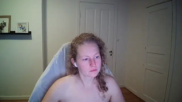 Snapshot of Girlnina-1995 chatting on 09-23-25, 02:02 Girlnina-1995 online show from 09-23-25, 02:02