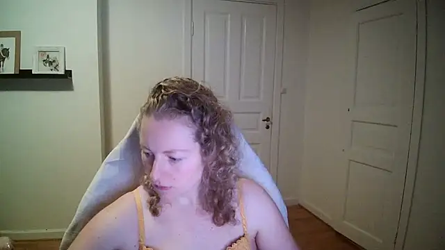 Girlnina-1995 online show from 11-25-25, 04:07