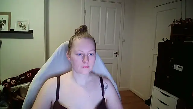 Girlnina-1995 online show from 02-04-26, 07:25