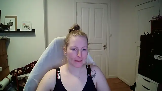 Girlnina-1995 online show from 02-20-26, 09:44