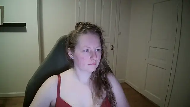 Snapshot of Girlnina-1995 chatting on 03-18-25, 07:44 Girlnina-1995 online show from 03-18-25, 07:44