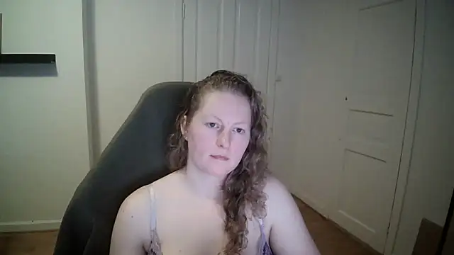 Snapshot of Girlnina-1995 chatting on 02-27-25, 12:45 Girlnina-1995 online show from 02-27-25, 12:45